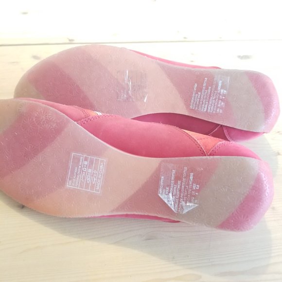 Reaction Women's RED sneakers (NWOT) - Picture 6 of 6